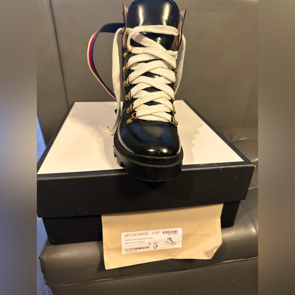 Size 10 Lace Up Gucci Boots